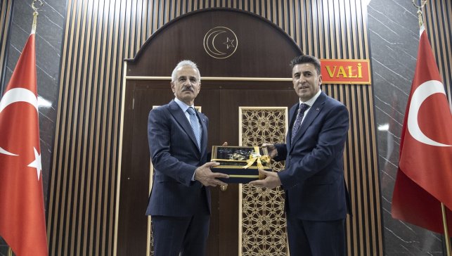 Ulaştırma ve Altyapı Bakanı Uraloğlu, Tunceli Valiliğini ziyaret etti