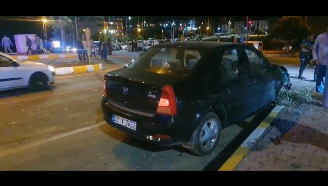 Elazığ'da otomobil ile motosiklet çarpıştı: 2 yaralı