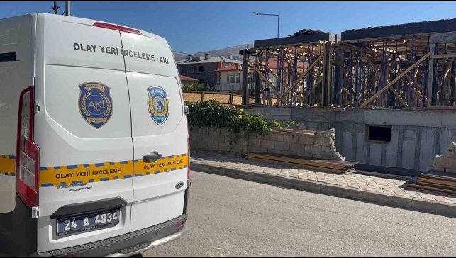 Erzincan'da inşaattan düşen işçi ağır yaralandı