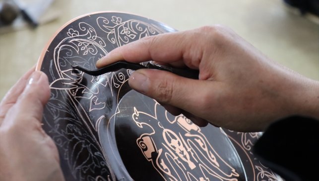 Erzincanlı kadınlar bakır işlemeciliğini geleceğe taşıyor