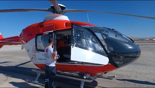 Van'da 34 günlük bebek uçak ambulansla İstanbul'a sevk edildi