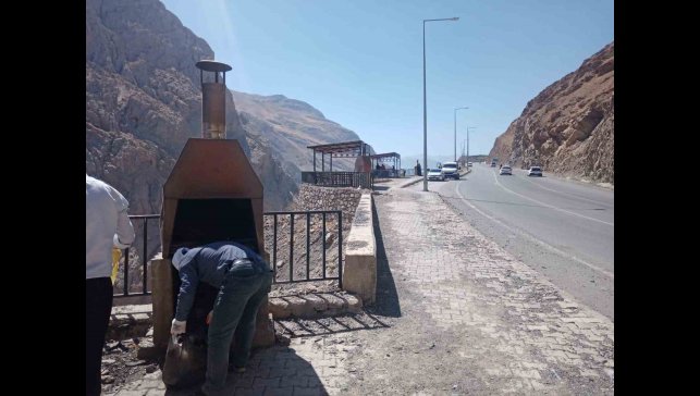 Hakkari-Van karayolunda temizlik çalışması