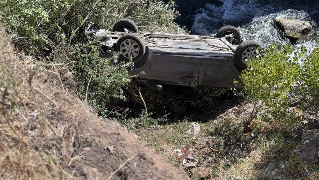 Tunceli'de şarampole devrilen otomobildeki 3 kişi yaralandı