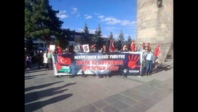 Sağlık çalışanları Gazze için yürüdü