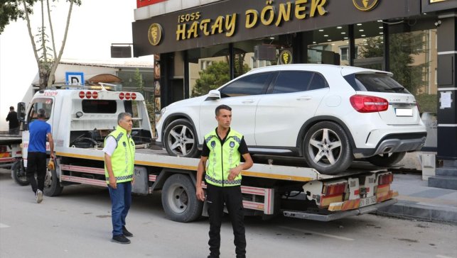 Van'da hatalı park edilen araçlar kaldırıldı
