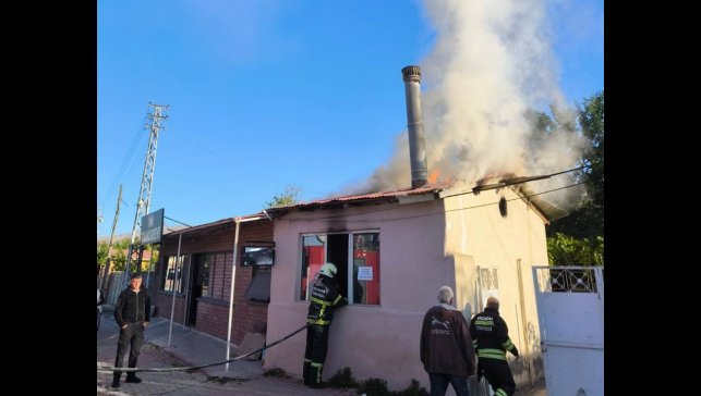 Erzincan'da tandır evi yandı