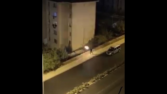 Elazığ'da 1 kişinin yaralandığı eve pompalı tüfekli saldırı anı kamerada