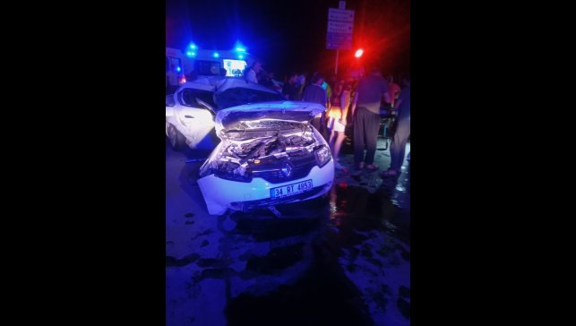 Malatya'da çarpışan iki otomobildeki 3 kişi yaralandı