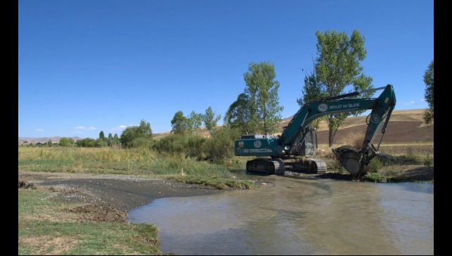 Bağpınar ve Kurukol köyleri arasındaki derede rüsubat temizliği