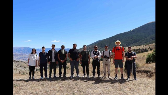 Doğaseverlerin zirveye zorlu yürüyüşü