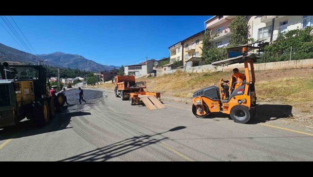 İspir'de heyelanlı bölgeye müdahale başladı