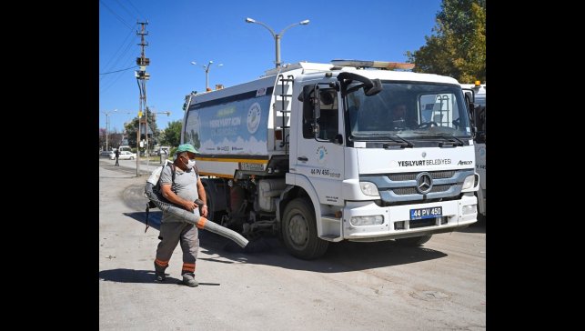 Yeşilyurt Belediyesi'nin temizlik seferberliği sürüyor
