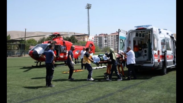 Traktörden düşen şahıs ambulans helikopterle hastaneye sevk edildi