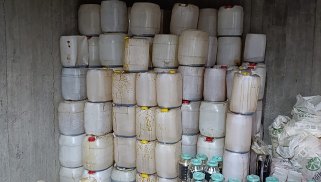 Ağrı'da 5 ton 709 kilogram etiketsiz pekmez ele geçirildi