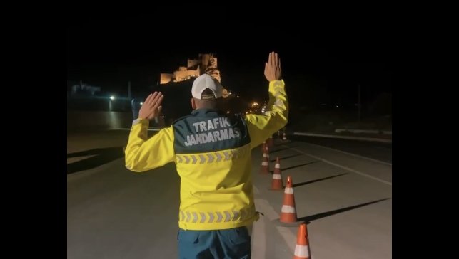 Jandarma ekipleri Hoşap Kalesi yolunda devriyede