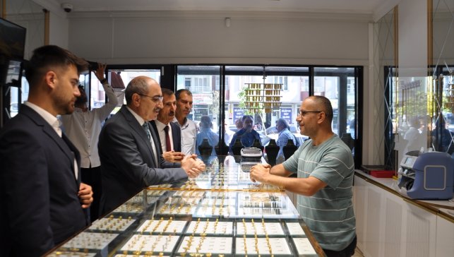 AK Parti Merkez Disiplin Kurulu Üyesi Soğanda, Hizan'da ziyaretlerde bulundu