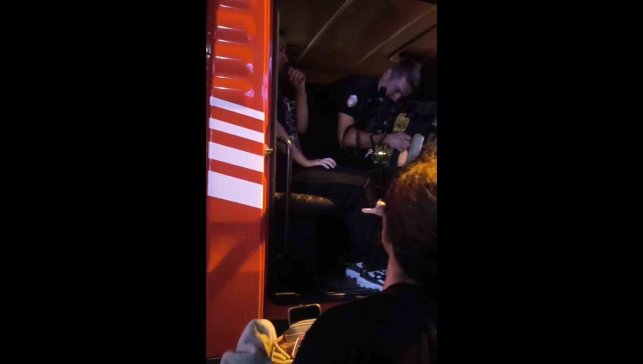 Elazığ'da asansörde mahsur kalan astım hastası öğrencilere itfaiyeden oksijen tüpüyle destek