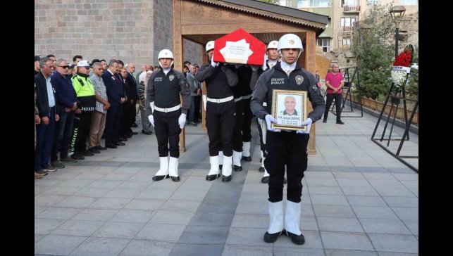 Kalp krizi geçiren polis memuru hayatını kaybetti
