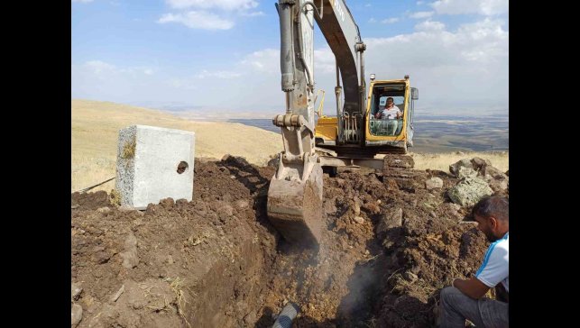 Horasan'ın Mollamelik Mahallesi'nde yarım asırlık su sorunu çözüldü