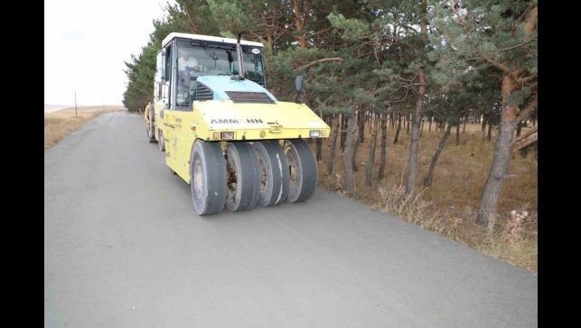 Kars'ta köy yolları beton asfalt oluyor
