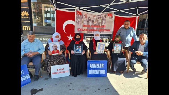 Muş'ta annelerin evlat nöbeti devam ediyor