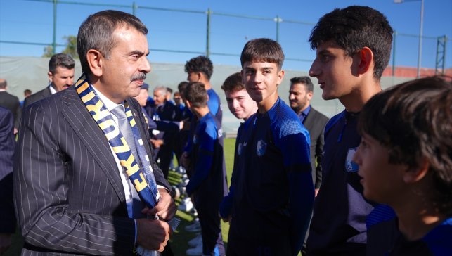 Milli Eğitim Bakanı Yusuf Tekin, Erzurumspor FK tesislerini ziyaret etti
