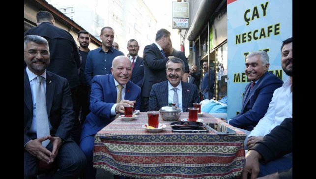 Bakan Tekin, Erzurum'da esnafla buluştu