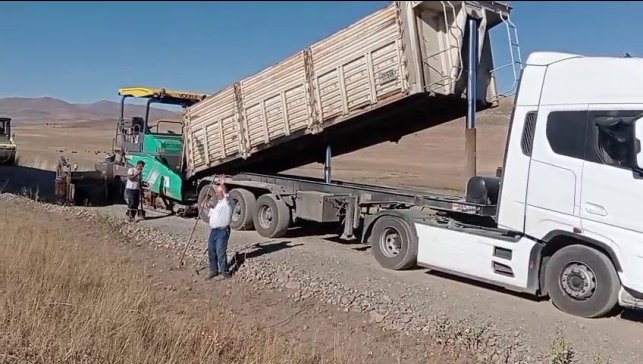 Tekman Beyköy mahalle yolu asfalta kavuştu