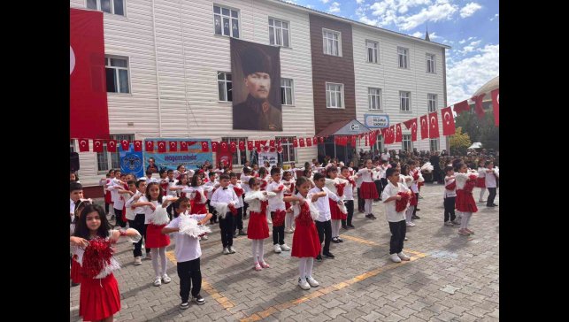 Ahlat'ta İlköğretim Haftası kutlandı