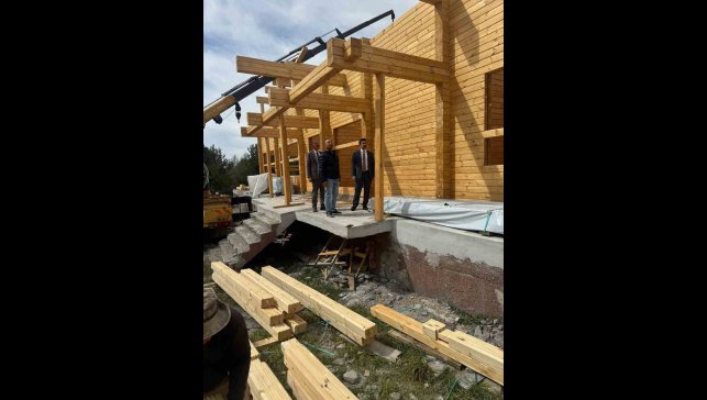 Arpaçay'da Kütük Evi'in yapımı sürüyor