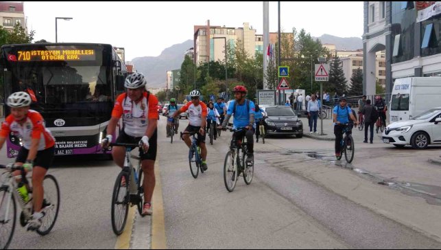 Van'da bisikletliler Avrupa Hareketlilik Haftası için pedal çevirdi