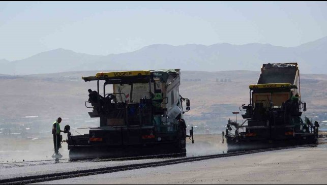 Van Ferit Melen Havalimanı'nda 3 vardiyalı hummalı çalışma