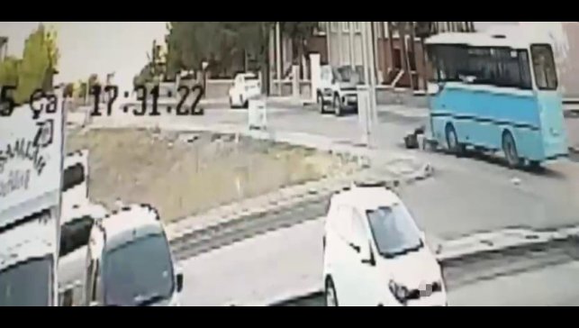 Özel halk otobüsünün çarptığı bisikletli çocuk ağır yaralandı