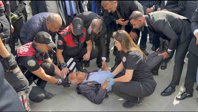 Gaziler Günü töreninde fenalaşan gazi hastaneye kaldırıldı