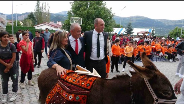'Eşekli Dostoyevski' ilkokul öğrencilerini kitapla buluşturdu