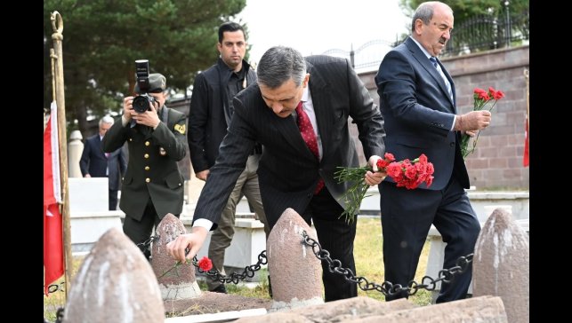 Vali Çiftçi, Karskapı ve Erzurum polis şehitliğini ziyaret etti