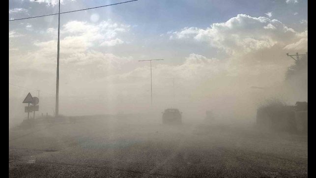 Adilcevaz'da toz bulutu etkili oldu