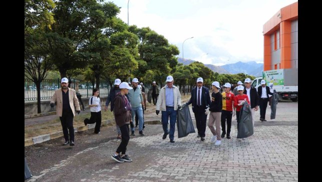 İlçede seferberlik başlattılar, çöpleri topladılar