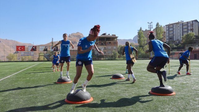 Turkcell Kadın Futbol Süper Ligi'nde yeni sezonda Hakkari'den iki takım boy gösterecek
