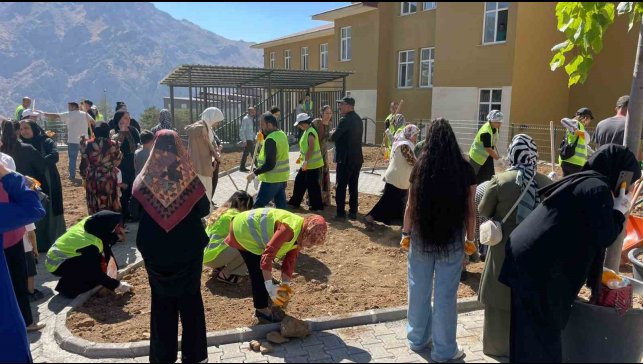 Hakkari'ye yeni modern servis alanı ve park