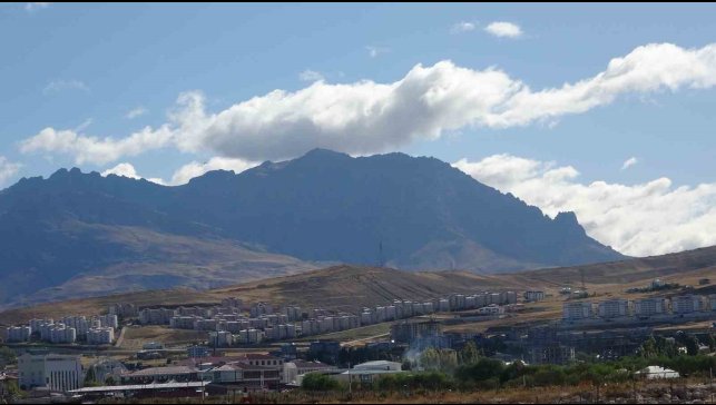 Van'ı çevreleyen dağlarda bulut şöleni