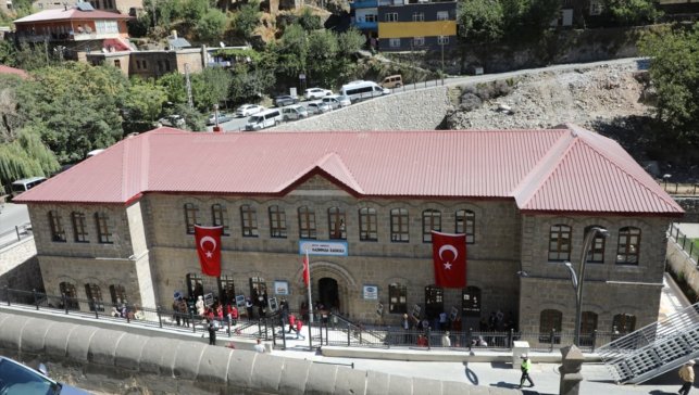 Cumhuriyet'in izlerini taşıyan Bitlis'in "İlk Mektep"i restore edildi