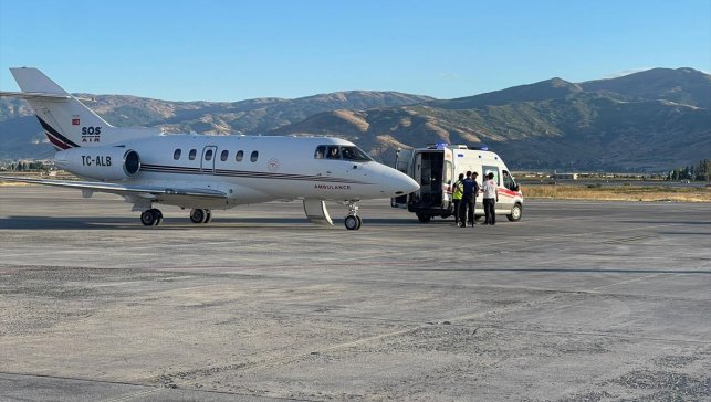 Bitlis'te astım ve tansiyon hastası, ambulans uçakla Ankara'ya sevk edildi