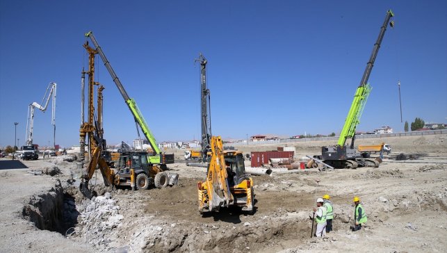 Van'ı "sağlık üssü" haline getirecek şehir hastanesinin yapım çalışmaları devam ediyor