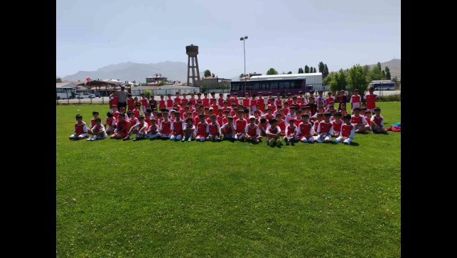 Büyükşehir Belediyespor'dan Vanspor'a altyapı desteği