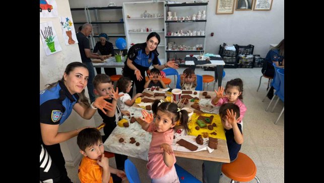 Hakkari polisinden miniklere seramik sürprizi