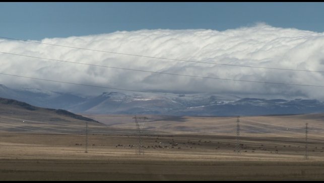 Kars'ta dağların zirvesine mevsimin ilk karı yağdı