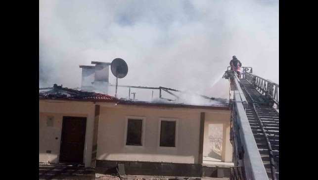 Malatya'da iki ayrı noktada çıkan yangın söndürüldü