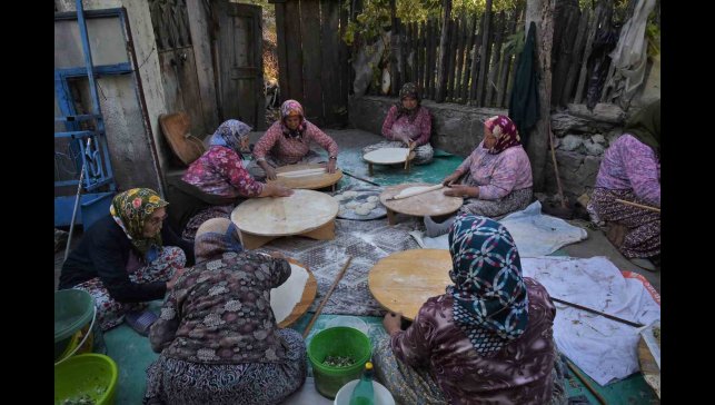 Erzincan'da paranın geçmediği gelenek devam ediyor