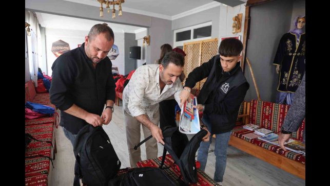 Elazığ'da 450 öğrenciye kırtasiye yardımı